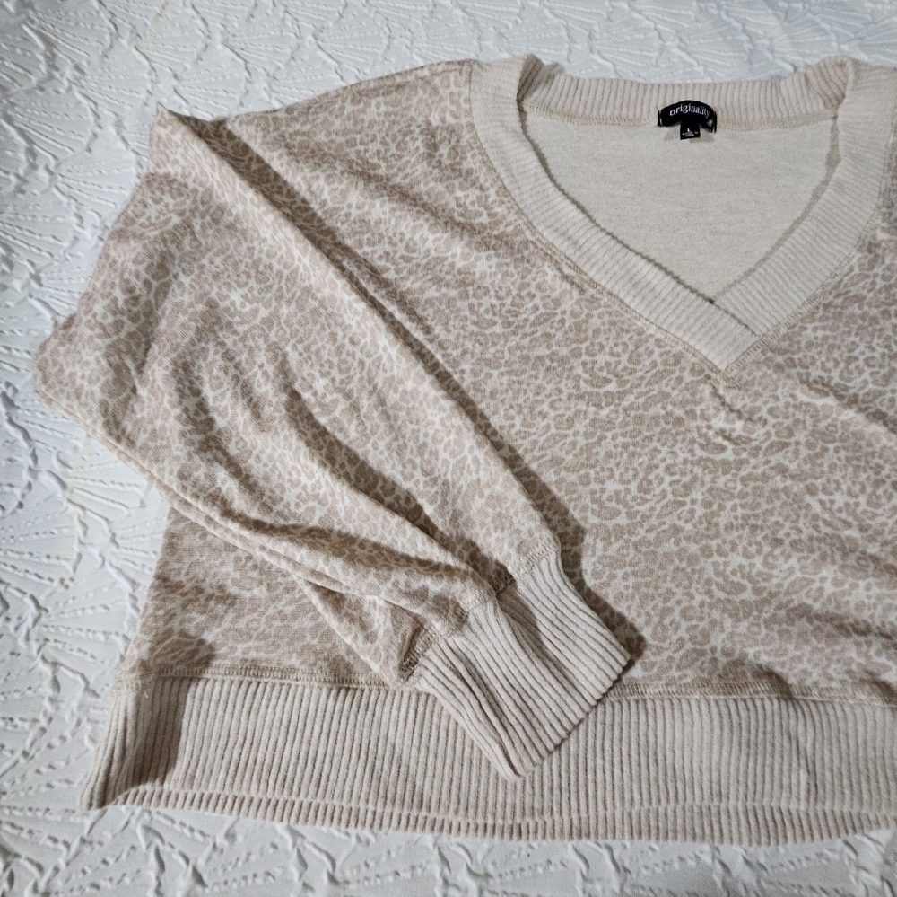 Originality Leopard Print Brown & Cream  V Neck Cropped Sweater Size L NWT - Picture 7 of 13